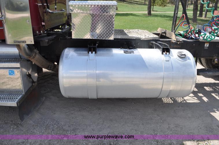 image for item G6021 1996 Peterbilt 379 semi truck