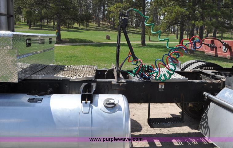 image for item G6021 1996 Peterbilt 379 semi truck