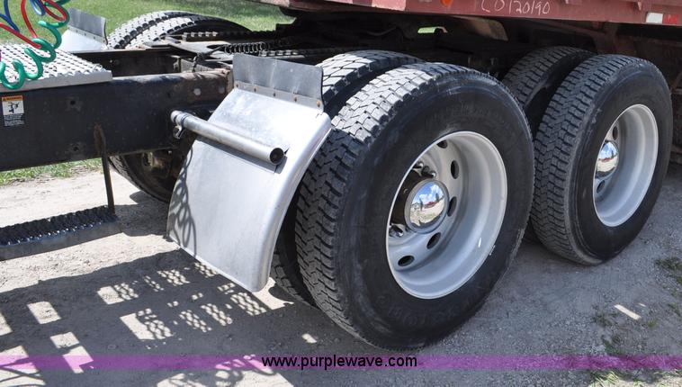 image for item G6021 1996 Peterbilt 379 semi truck