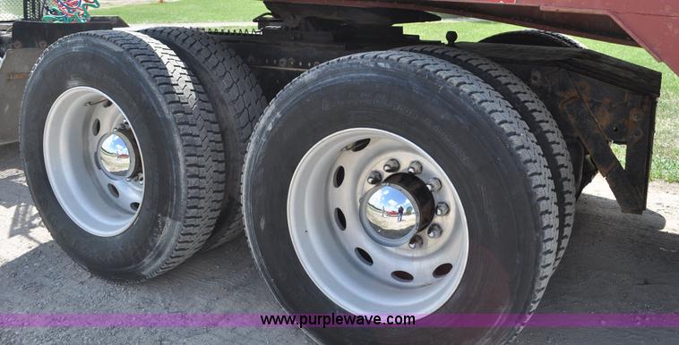 image for item G6021 1996 Peterbilt 379 semi truck