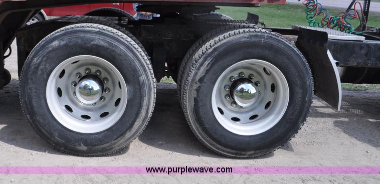 image for item G6021 1996 Peterbilt 379 semi truck