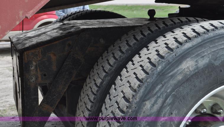 image for item G6021 1996 Peterbilt 379 semi truck