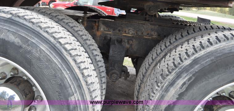 image for item G6021 1996 Peterbilt 379 semi truck