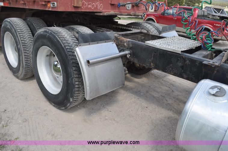 image for item G6021 1996 Peterbilt 379 semi truck