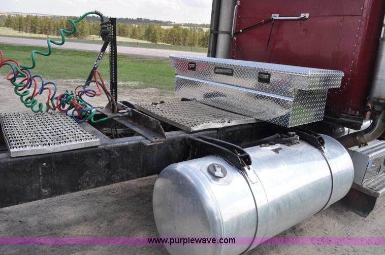 image for item G6021 1996 Peterbilt 379 semi truck