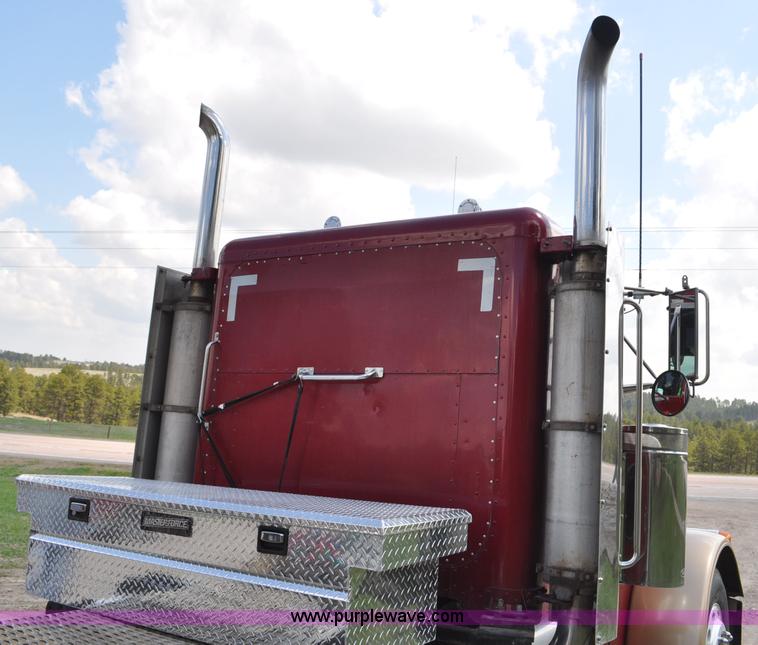 image for item G6021 1996 Peterbilt 379 semi truck