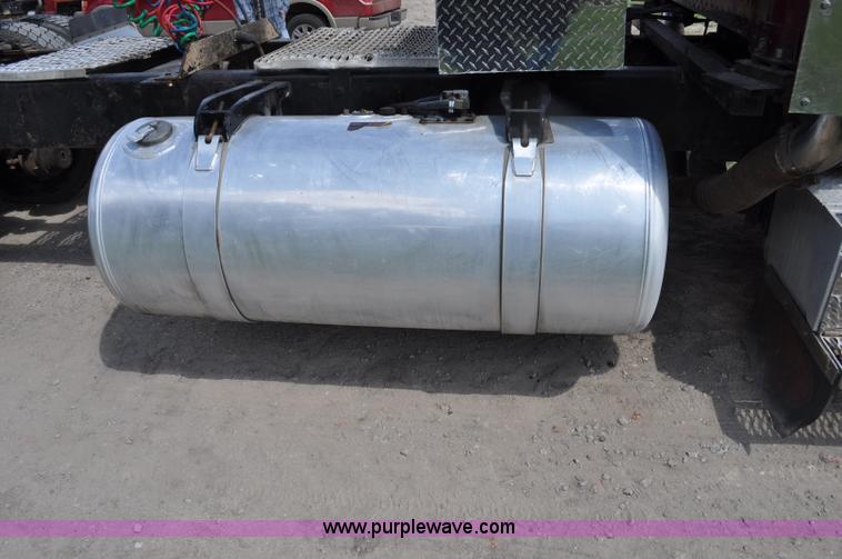 image for item G6021 1996 Peterbilt 379 semi truck