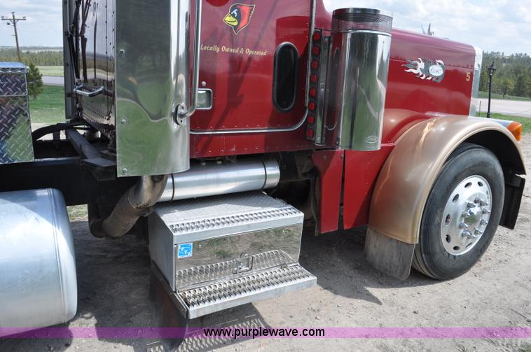 image for item G6021 1996 Peterbilt 379 semi truck
