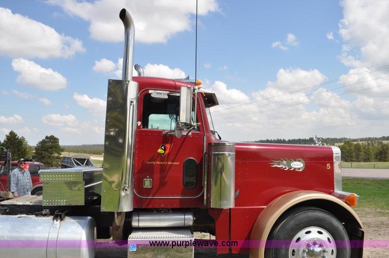image for item G6021 1996 Peterbilt 379 semi truck