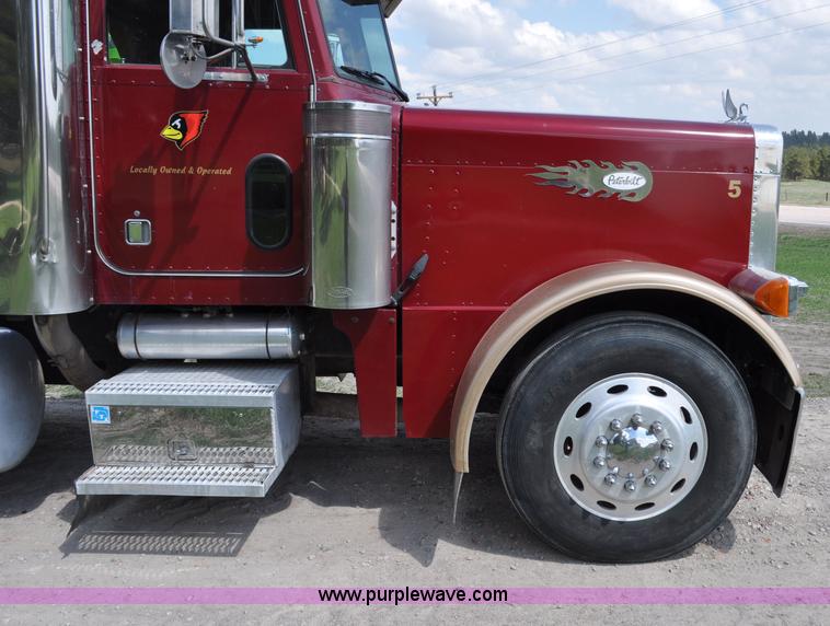 image for item G6021 1996 Peterbilt 379 semi truck