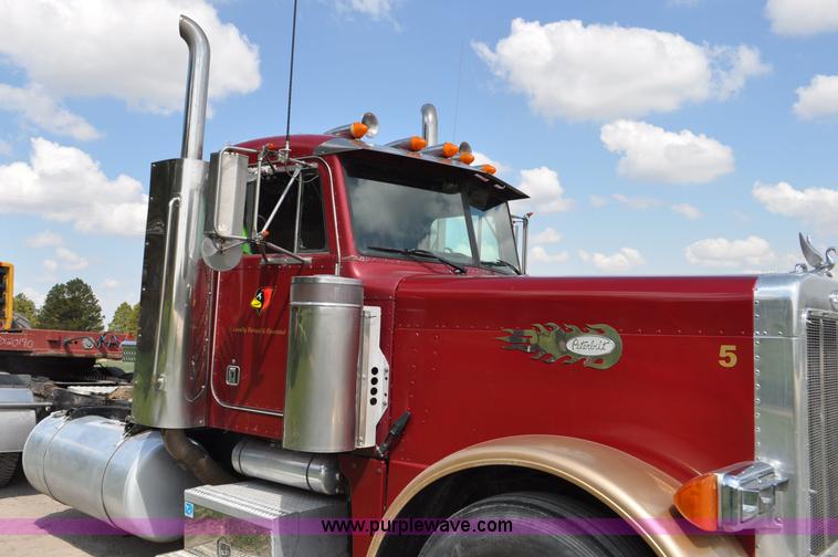 image for item G6021 1996 Peterbilt 379 semi truck