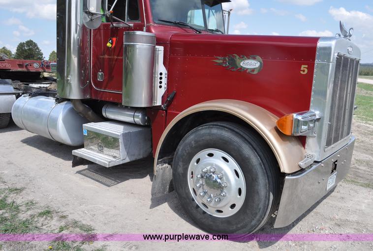 image for item G6021 1996 Peterbilt 379 semi truck