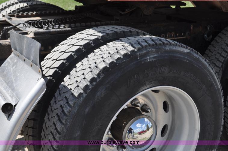 image for item G6021 1996 Peterbilt 379 semi truck