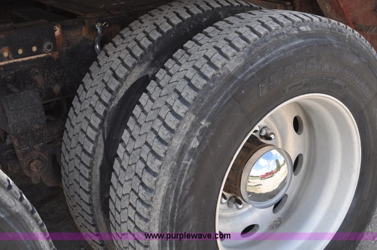 image for item G6021 1996 Peterbilt 379 semi truck