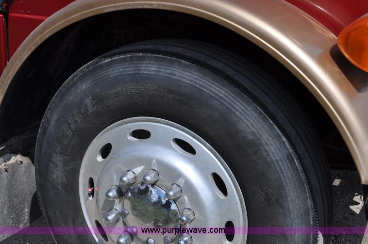 image for item G6021 1996 Peterbilt 379 semi truck