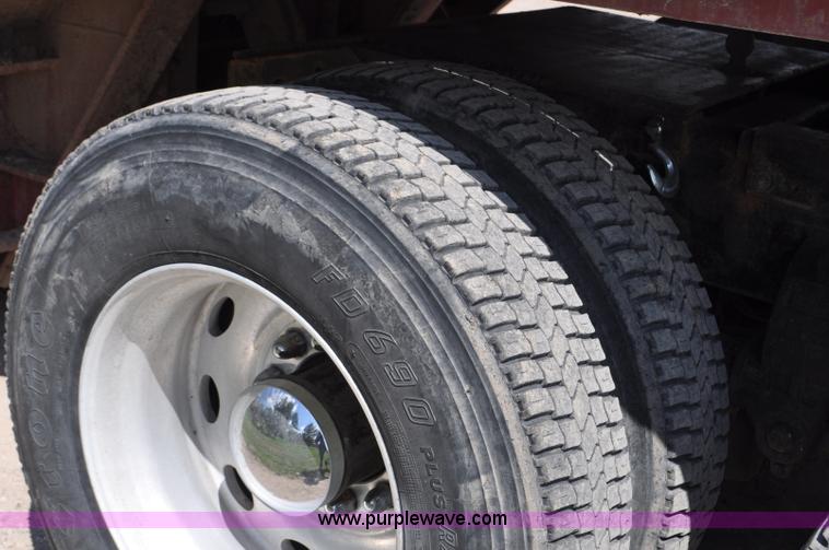 image for item G6021 1996 Peterbilt 379 semi truck