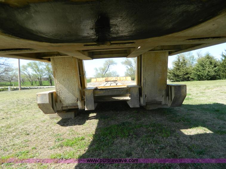 image for item G7853 1974 Hyster 45' low boy trailer