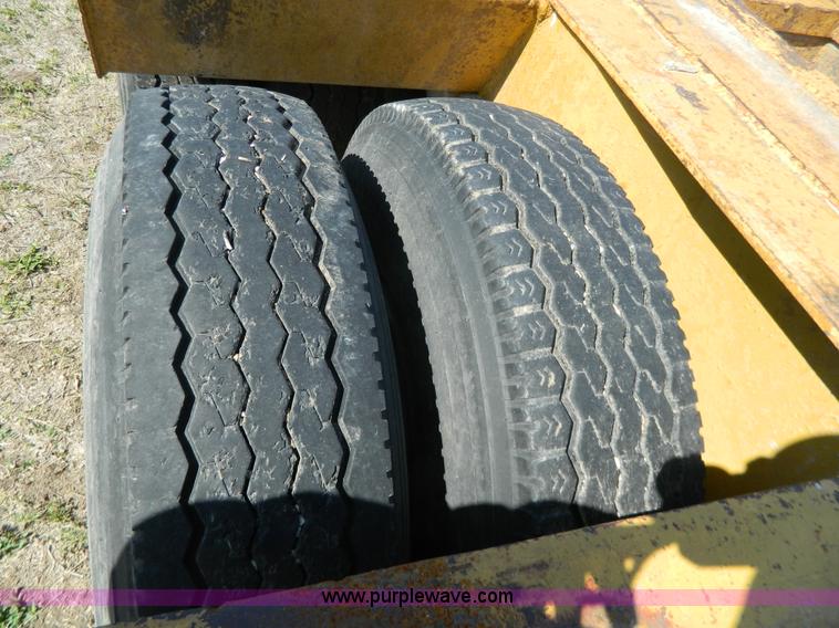 image for item G7853 1974 Hyster 45' low boy trailer