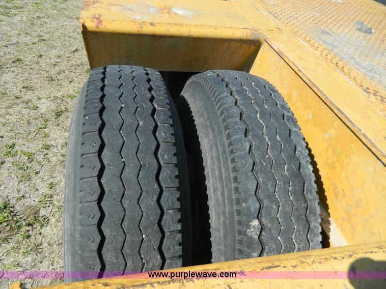 image for item G7853 1974 Hyster 45' low boy trailer