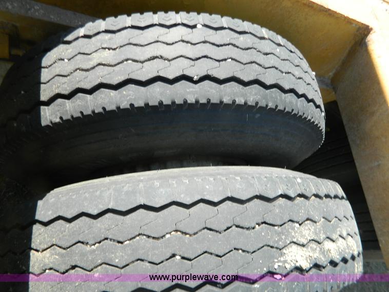 image for item G7853 1974 Hyster 45' low boy trailer