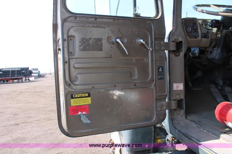 image for item H3604 1985 Mack R686ST dump truck