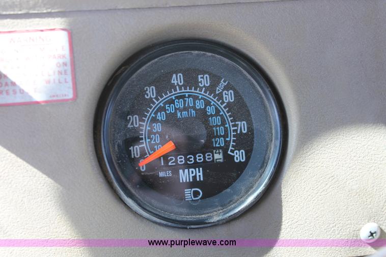 image for item H3604 1985 Mack R686ST dump truck