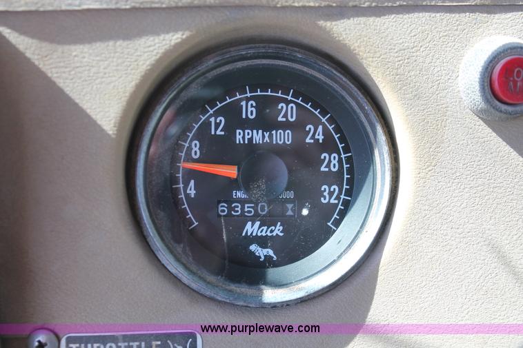 image for item H3604 1985 Mack R686ST dump truck