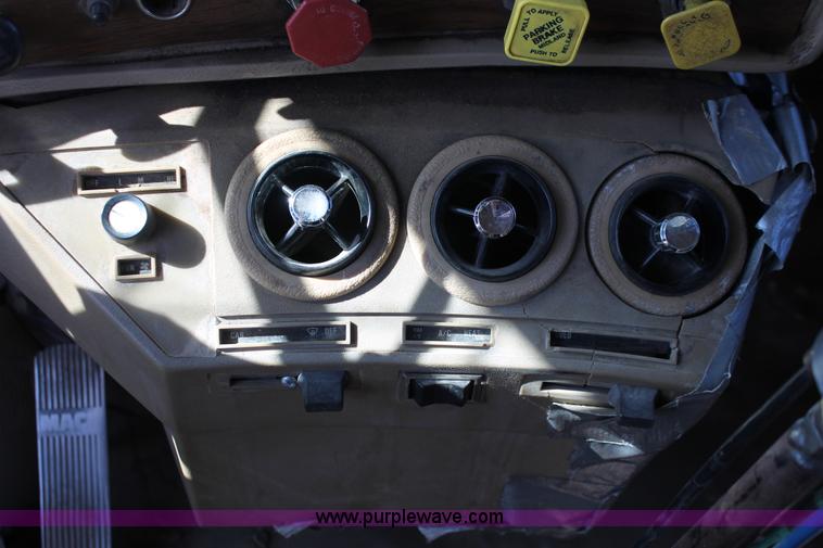 image for item H3604 1985 Mack R686ST dump truck