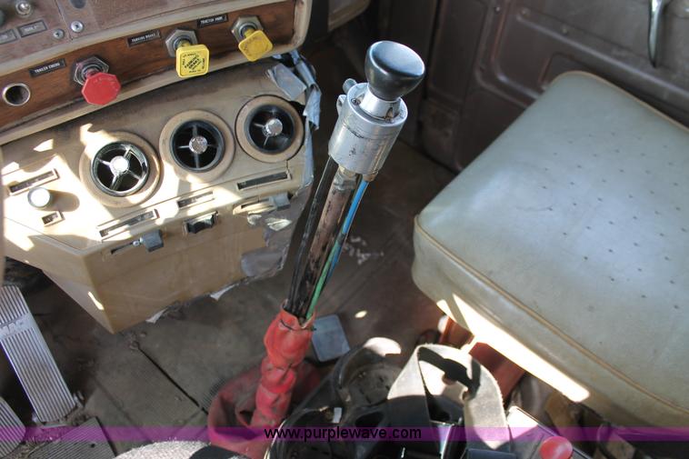 image for item H3604 1985 Mack R686ST dump truck