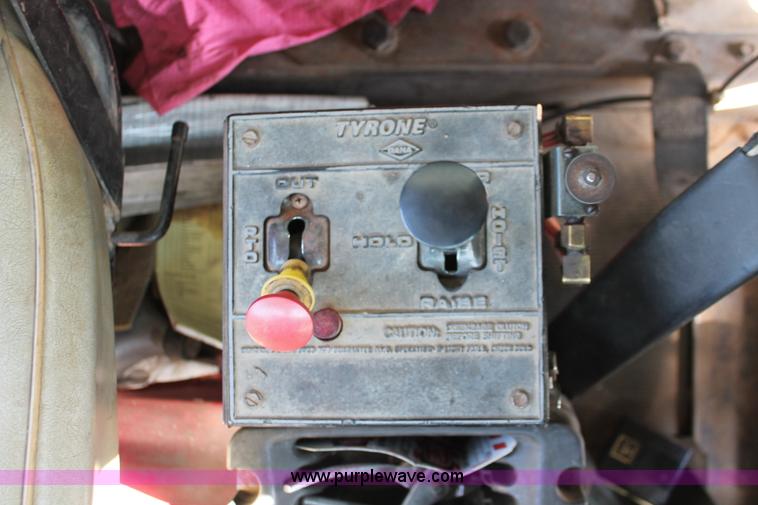 image for item H3604 1985 Mack R686ST dump truck