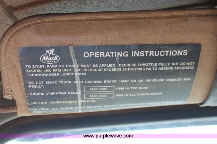 image for item H3604 1985 Mack R686ST dump truck