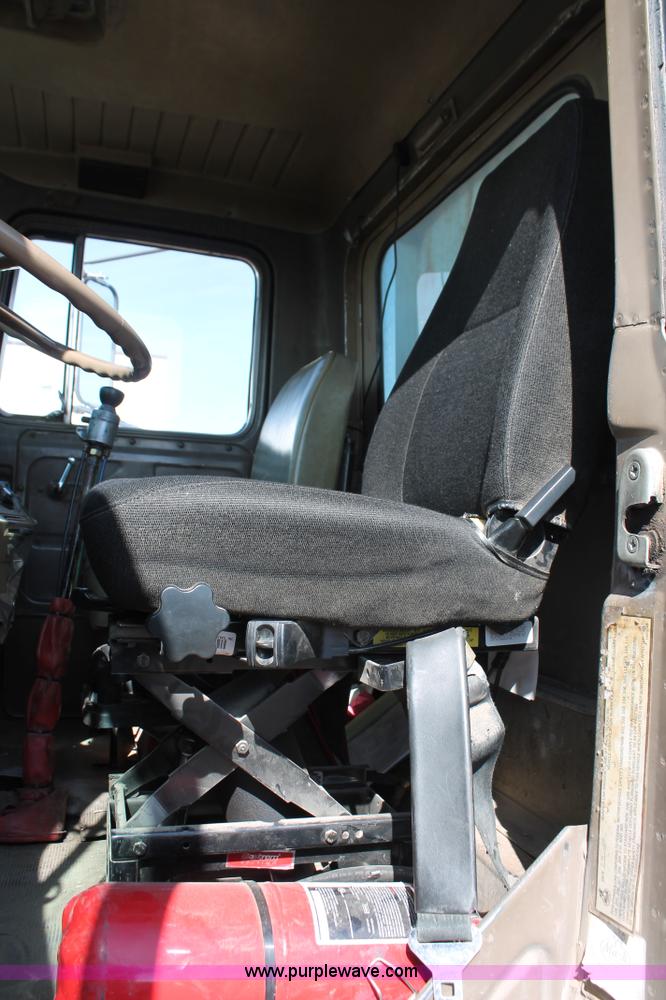 image for item H3604 1985 Mack R686ST dump truck