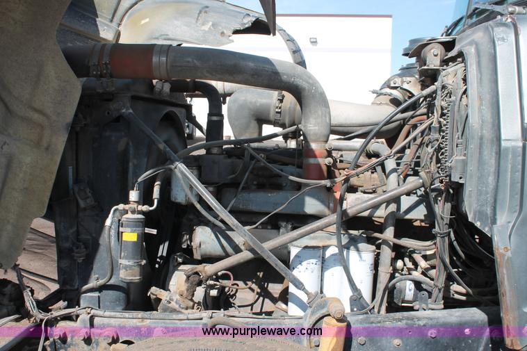 image for item H3604 1985 Mack R686ST dump truck