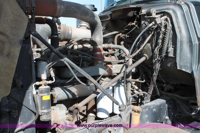 image for item H3604 1985 Mack R686ST dump truck