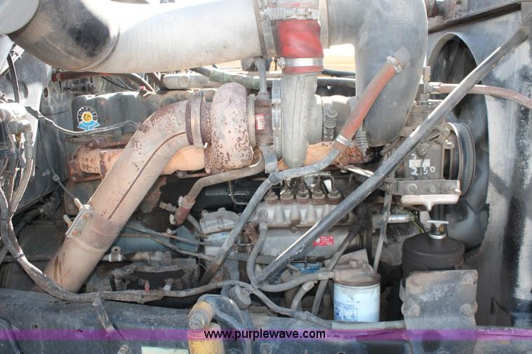 image for item H3604 1985 Mack R686ST dump truck