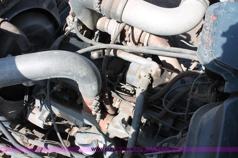 image for item H3604 1985 Mack R686ST dump truck