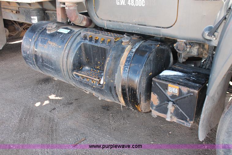 image for item H3604 1985 Mack R686ST dump truck