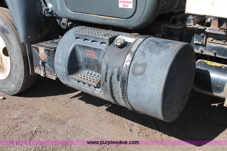 image for item H3604 1985 Mack R686ST dump truck