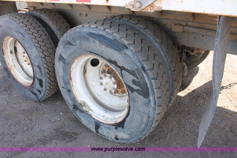 image for item H3604 1985 Mack R686ST dump truck