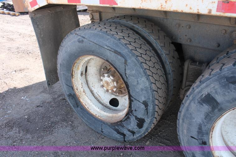 image for item H3604 1985 Mack R686ST dump truck