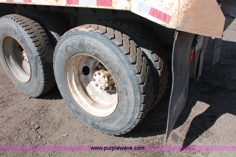 image for item H3604 1985 Mack R686ST dump truck