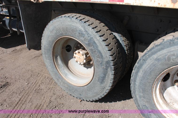 image for item H3604 1985 Mack R686ST dump truck