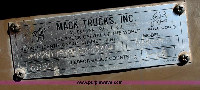 image for item H3604 1985 Mack R686ST dump truck