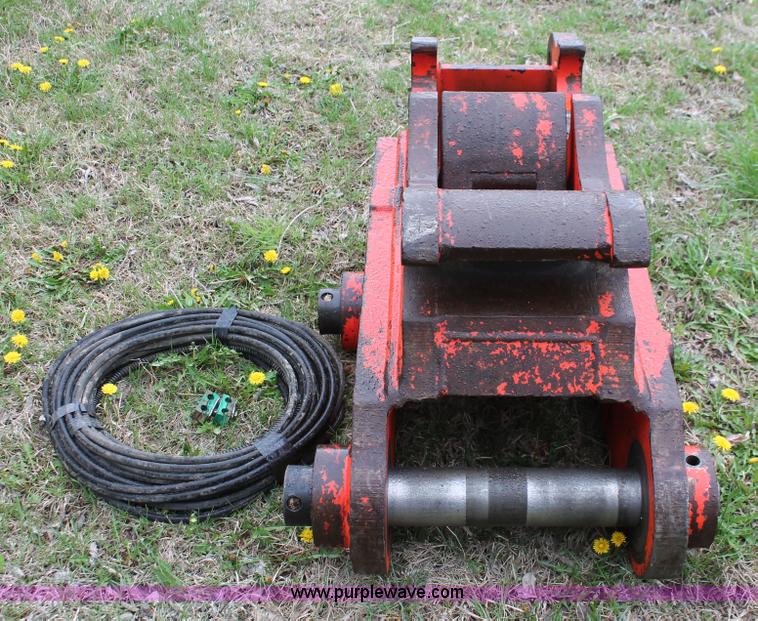 image for item H3673 2008 Esco SK300 quick coupler