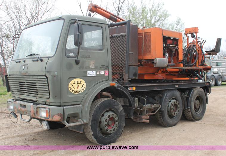 image for item H3674 1984 Mercedes Benz 2028 drill truck