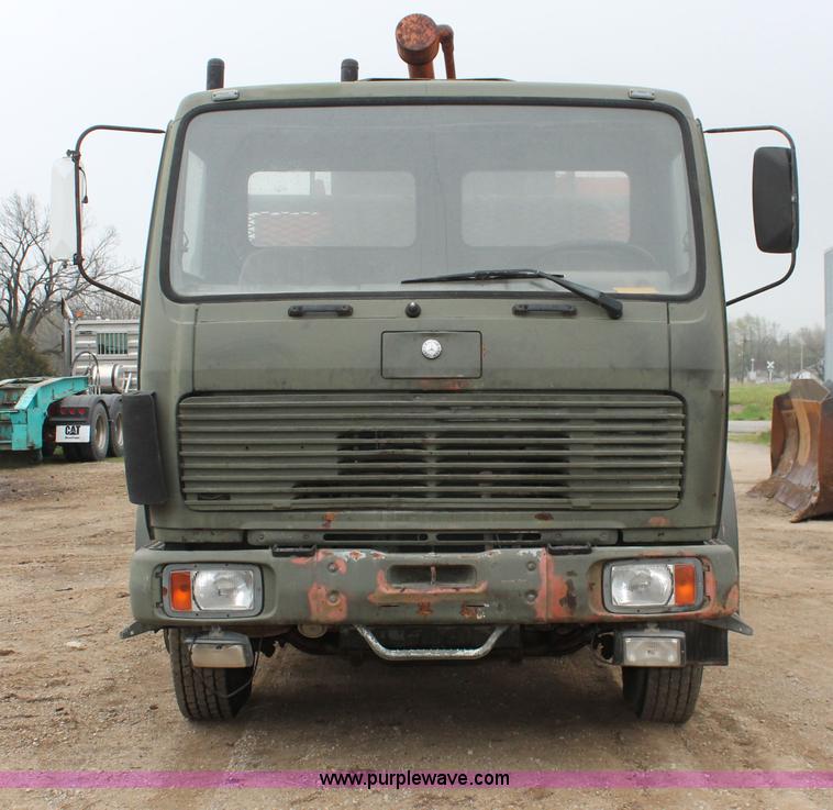 image for item H3674 1984 Mercedes Benz 2028 drill truck