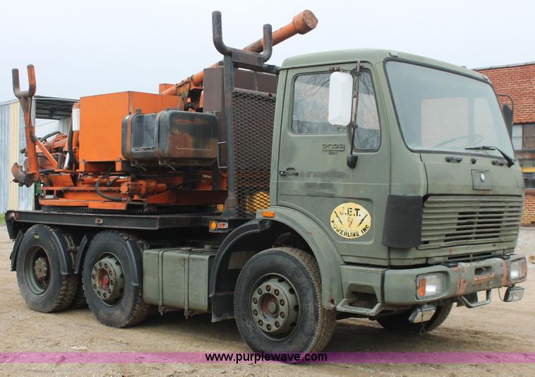 image for item H3674 1984 Mercedes Benz 2028 drill truck