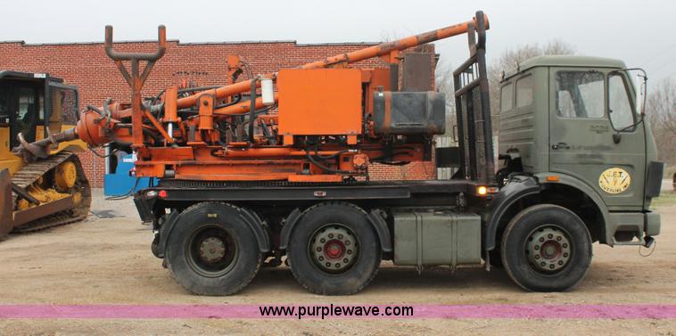 image for item H3674 1984 Mercedes Benz 2028 drill truck