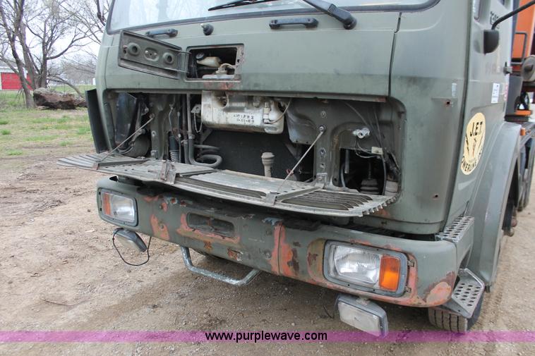 image for item H3674 1984 Mercedes Benz 2028 drill truck