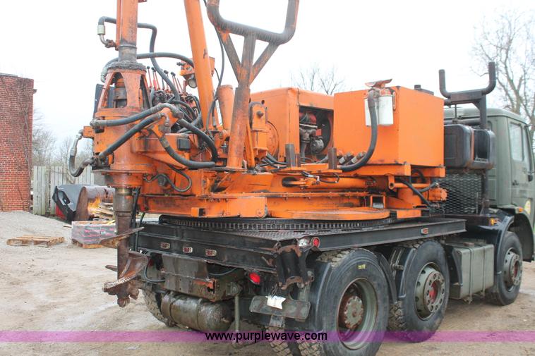 image for item H3674 1984 Mercedes Benz 2028 drill truck